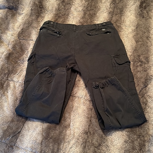 Men’s American Eagle Cargo Pants. - Picture 3 of 4